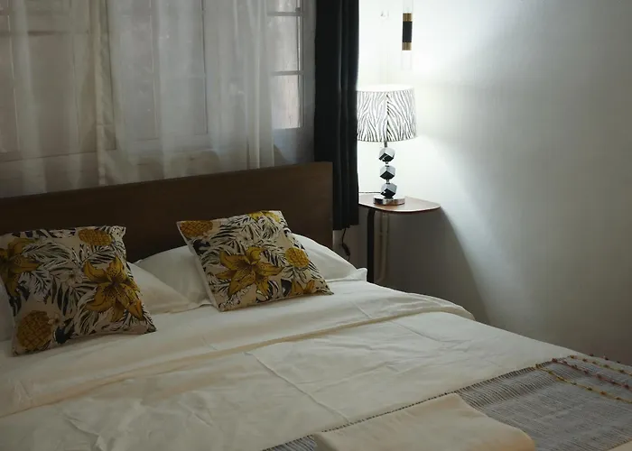 Apartment Hidden Gems In China Town, 2br *