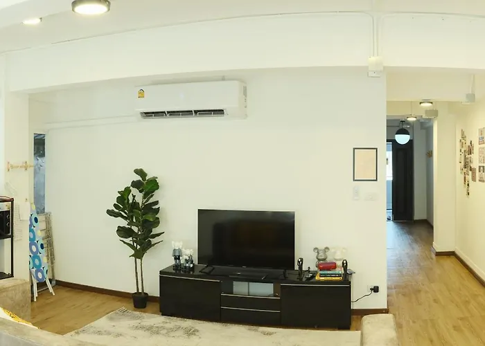 Hidden Gems In China Town, 2br