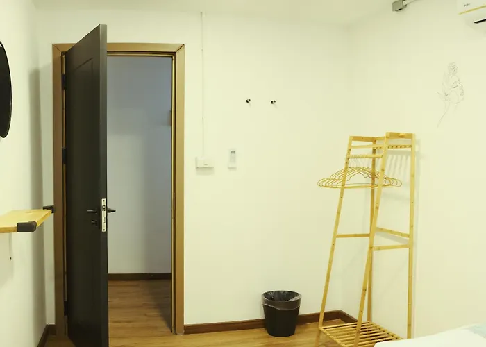 Apartment Hidden Gems In China Town, 2br *