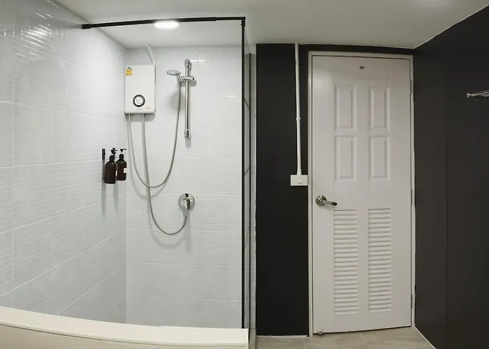 Hidden Gems In China Town, 2br