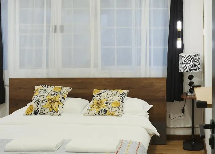 Hidden Gems In China Town, 2br Apartment *