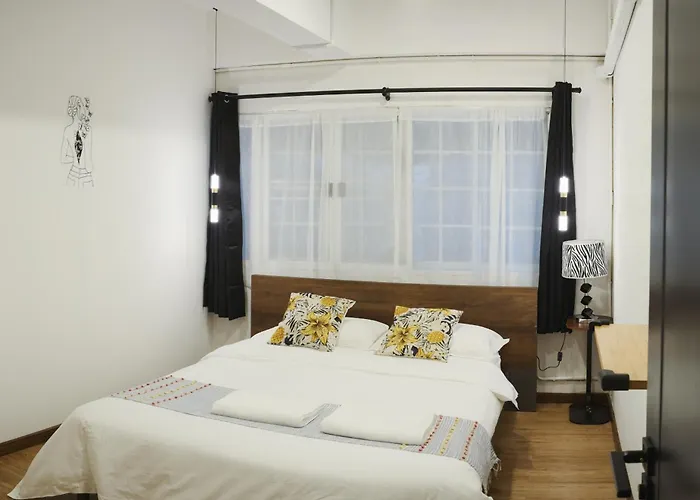 Apartment Hidden Gems In China Town, 2br *