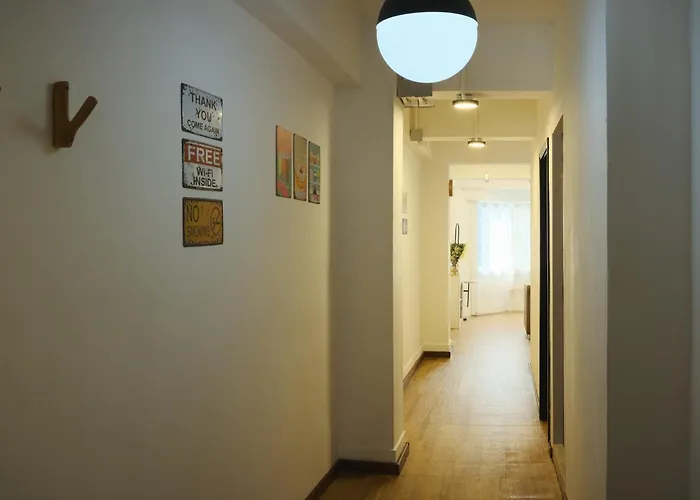 Hidden Gems In China Town, 2br Apartment *