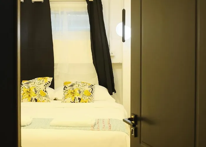 Apartment Hidden Gems In China Town, 2br